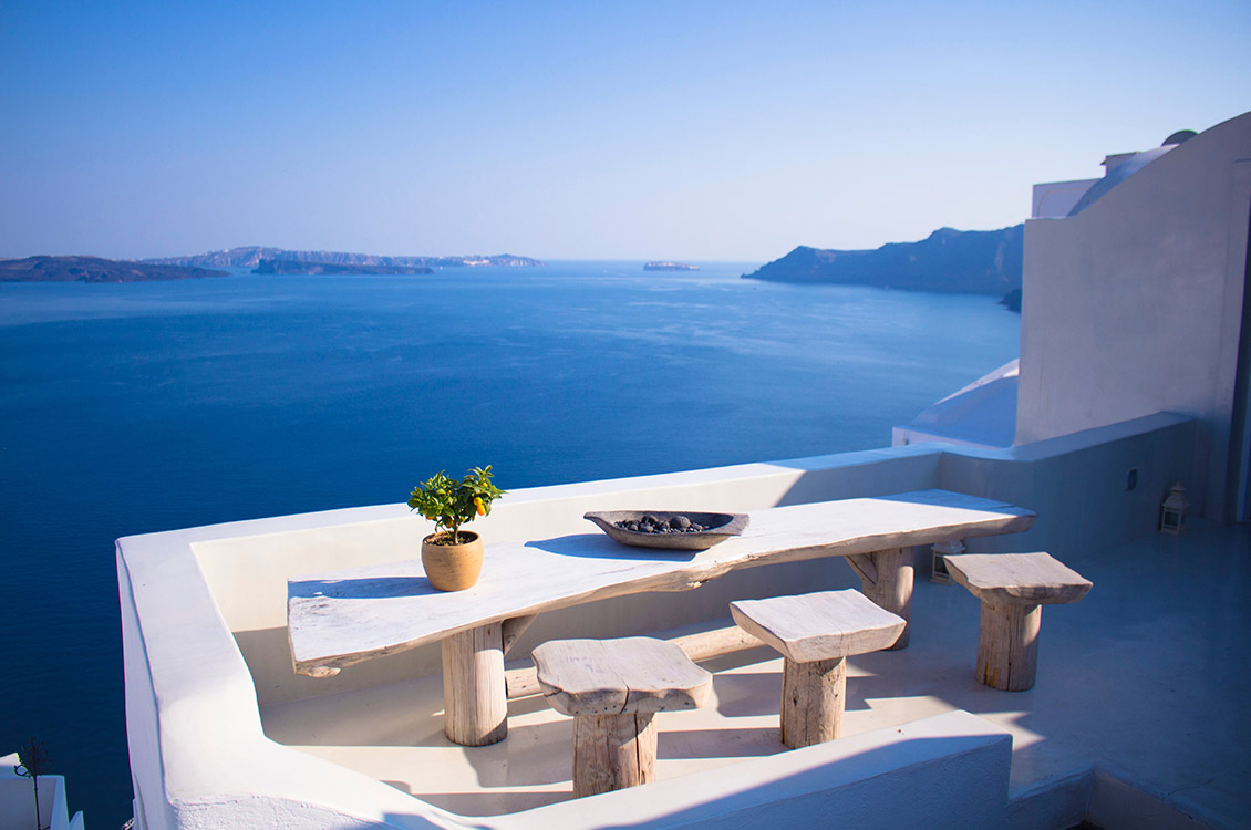 Color trends: Η αποθέωση του μπλε &amp; του λευκού