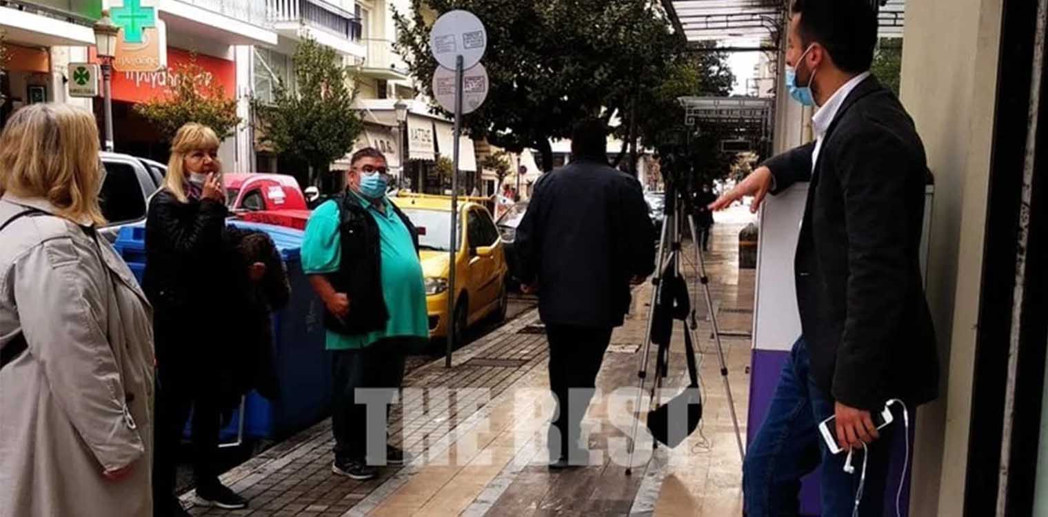 Άνοιξαν με κηδειόχαρτα και χωρίς να εξυπηρετούν πελάτες τα εμπορικά της Πάτρας (photos-videos)