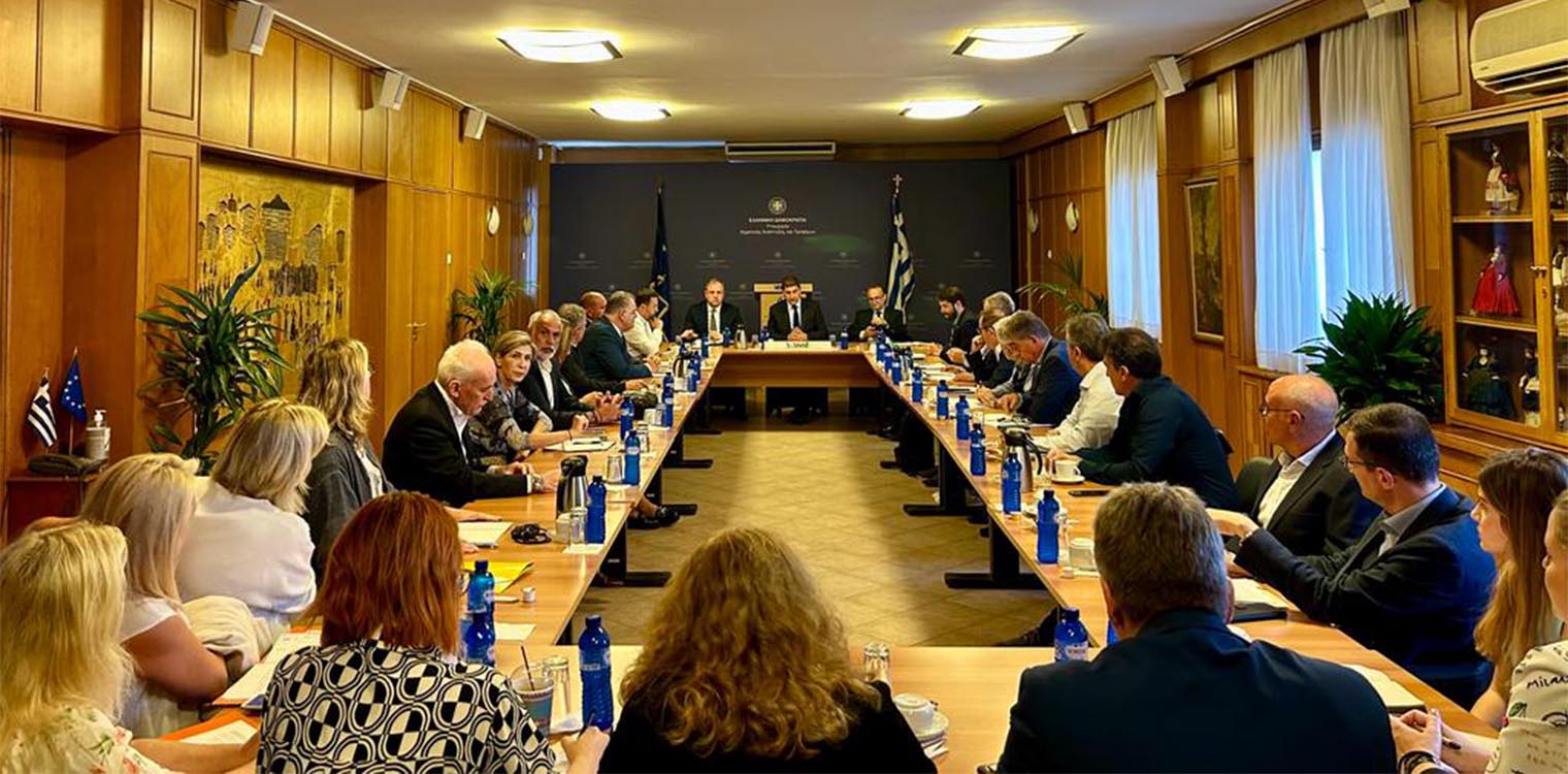 Σύσκεψη Αυγενάκη με εκπροσώπους Διεπαγγελματικών με στόχο την ενίσχυση του ρόλου τους και τη συνεργασία με το ΥΠΑΑΤ