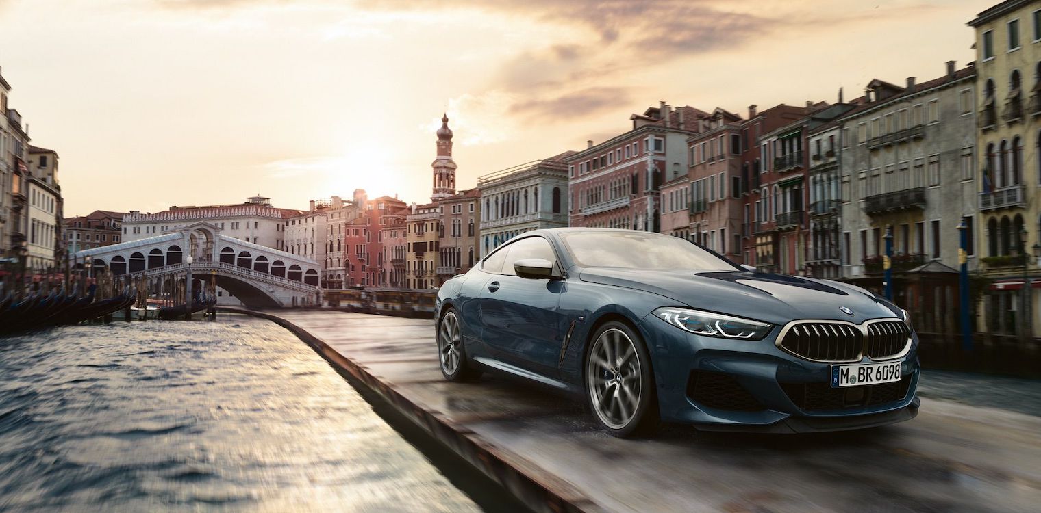 Το καινούργιο μοντέλο της BMW διέσχισε τη Βενετία - Το πρώτο αυτοκίνητο που πέρασε το Μεγάλο Κανάλι