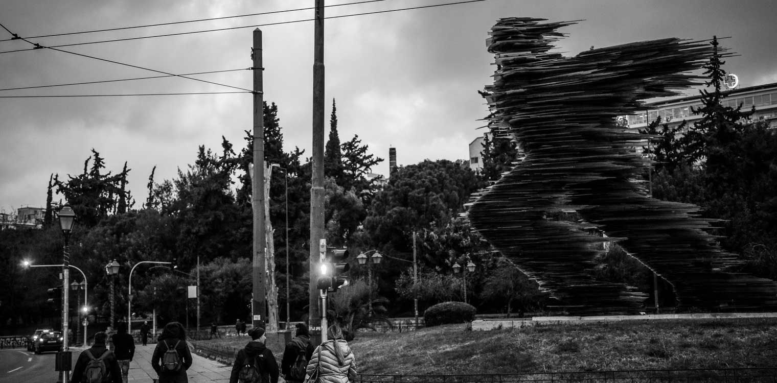 Ο "Δρομέας" παραμένει αμετακίνητος στην Αθήνα