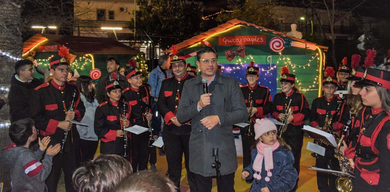 Φωταγωγήθηκε το Χριστουγεννιάτικο δέντρο στη Βάρδα