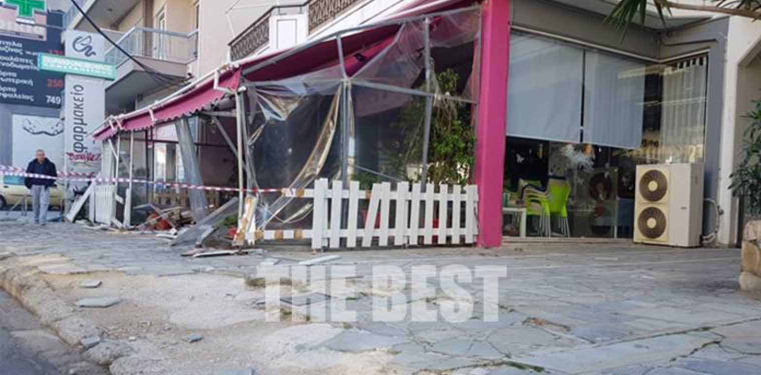 Αυτοκίνητο "μπούκαρε" σε παιδότοπο της Πάτρας (photos)