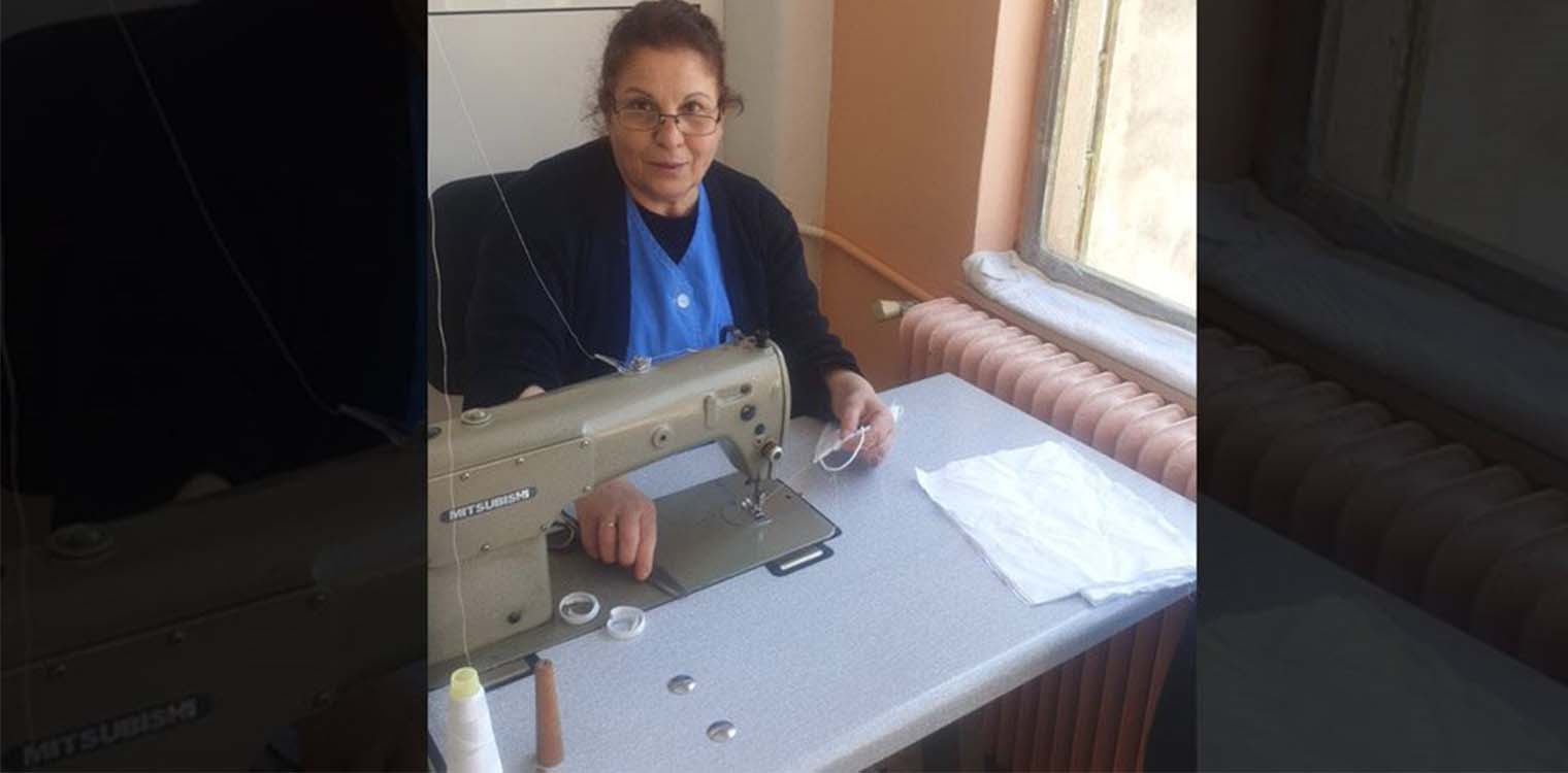 Κορωνοϊός: Οι εργαζόμενοι στο Δρομοκαΐτειο ξέμειναν από μάσκες και τις... ράβουν μόνοι τους! - Δείτε βίντεο