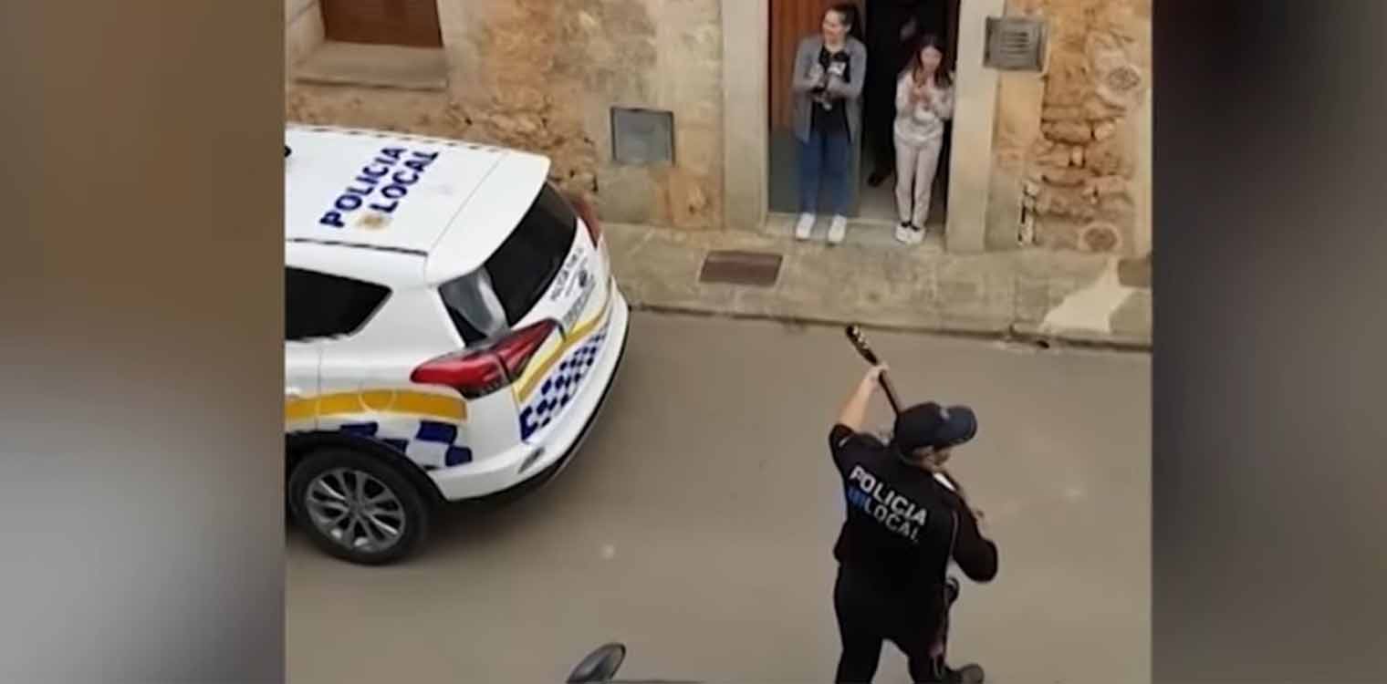 Κορωνοϊός - Μαγιόρκα: «Καντάδες» αστυνομικών στους πολίτες που βρίσκονται σε καραντίνα