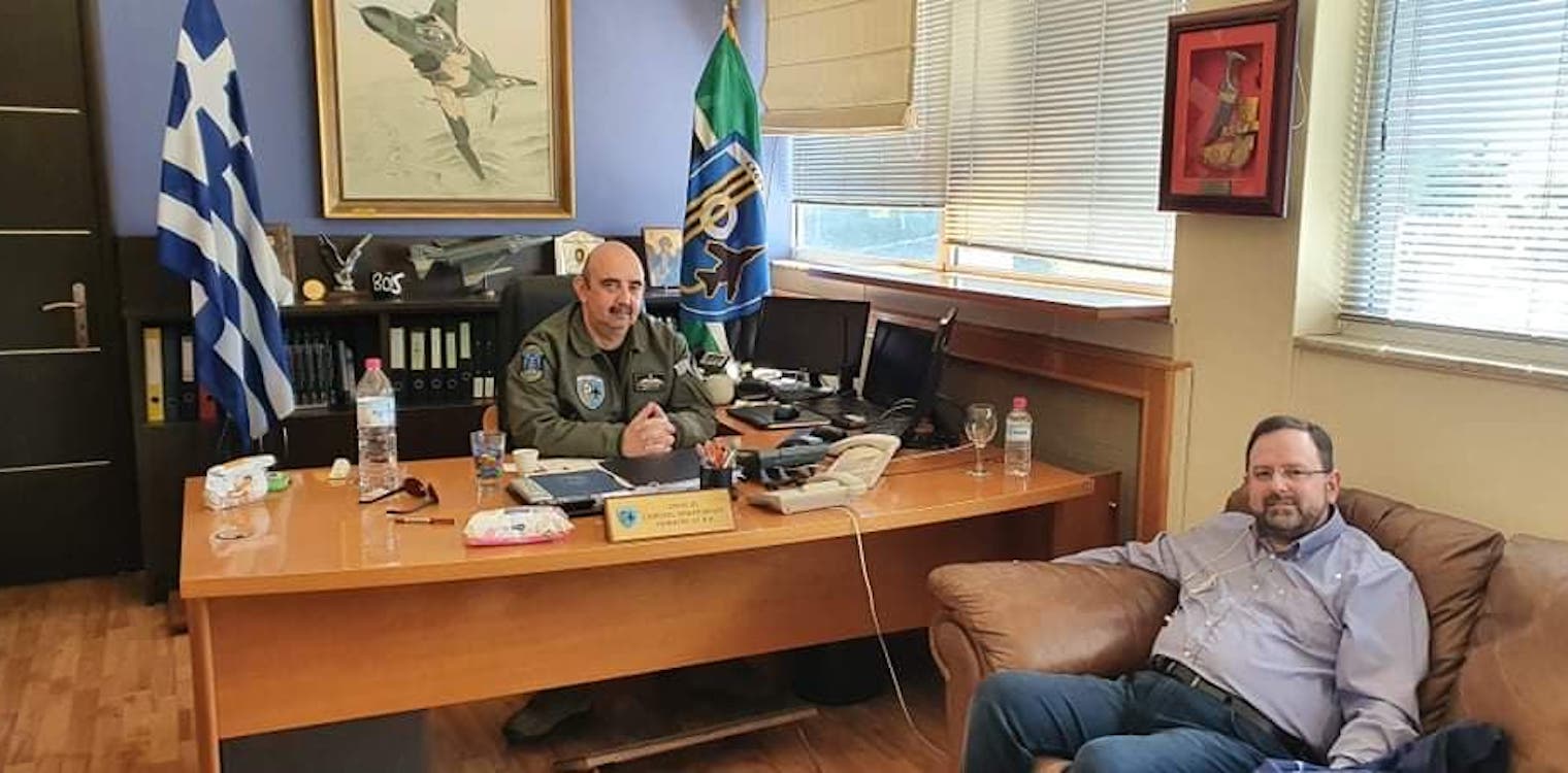 Κοροβέσης: Προσφορά υλικού για οδική ασφάλεια στο αεροδρόμιο της 117 Π.Μ.