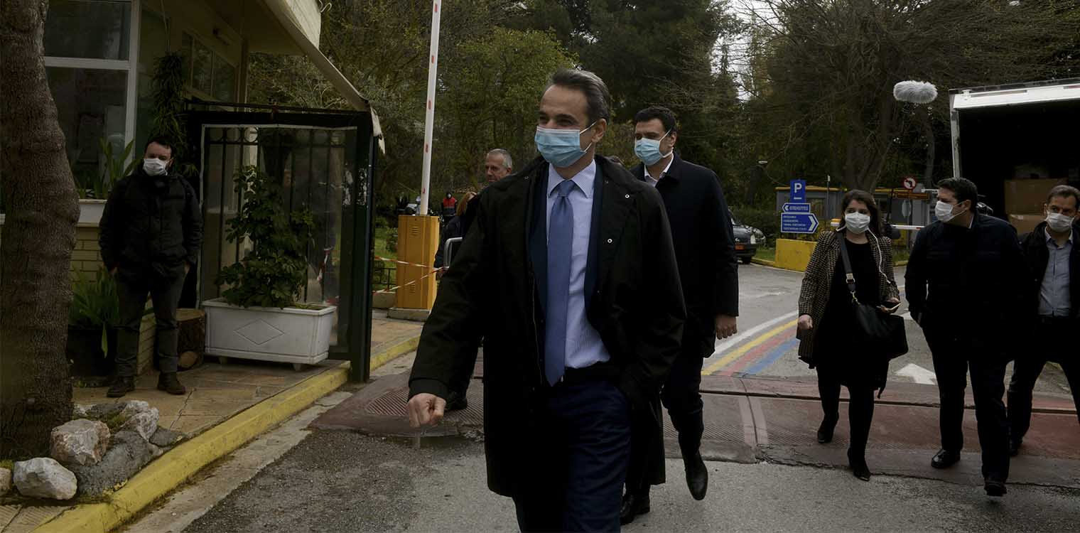 Μητσοτάκης στο Σωτηρία: «Είστε οι ήρωες πίσω από τις μάσκες»