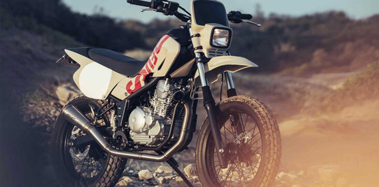 Η Deus έβαλε χέρι στη Yamaha που οδηγούσε ο Ράμπο στο «Πρώτο αίμα»