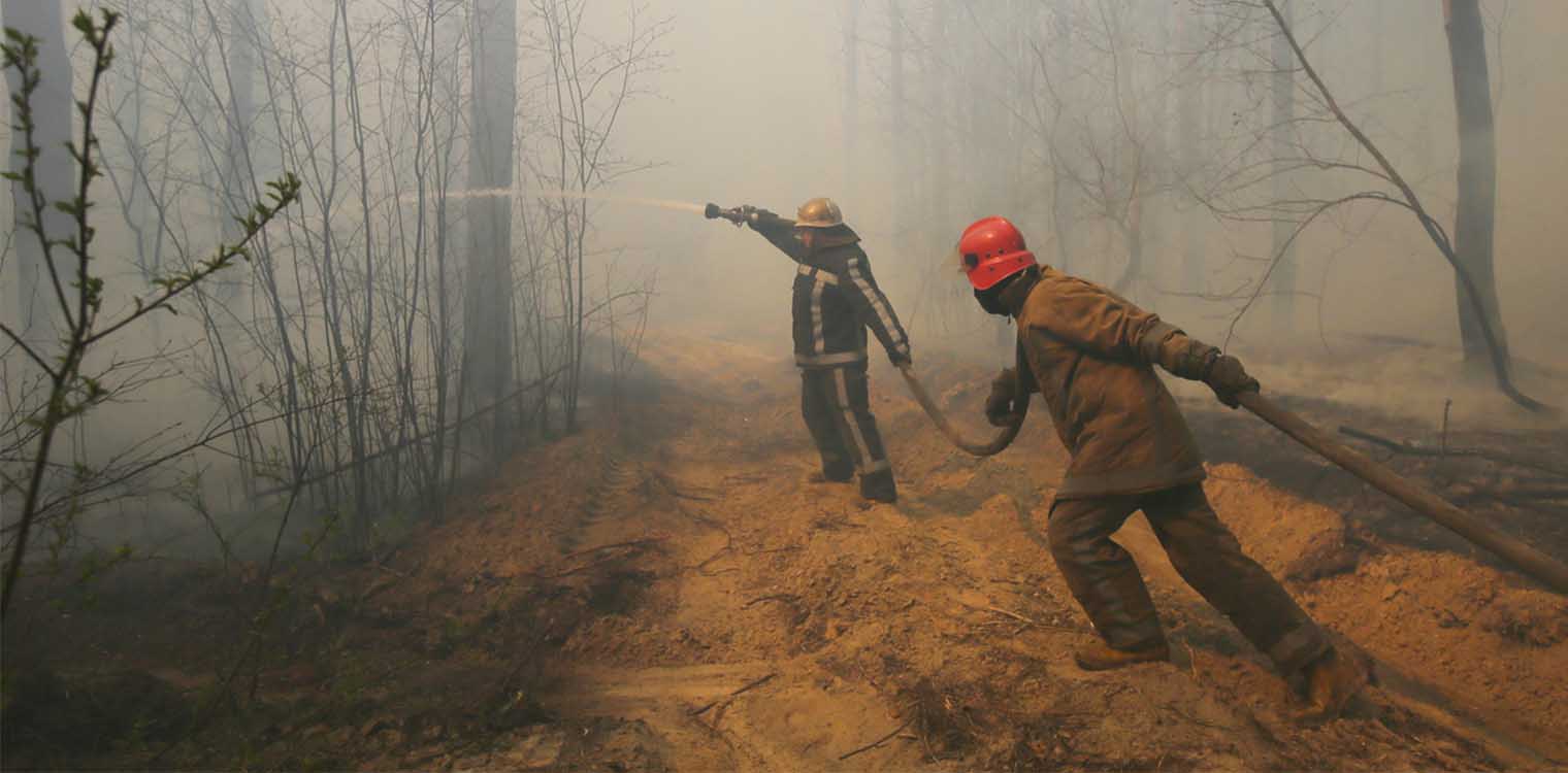 Greenpeace: H πυρκαγιά που μαίνεται κοντά στο Τσερνόμπιλ προκαλεί κίνδυνο ραδιενεργού ακτινοβολίας