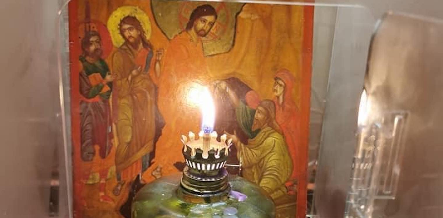 Ηλεία: Μοίρασαν το Άγιο Φως σε πολλές περιοχές...
