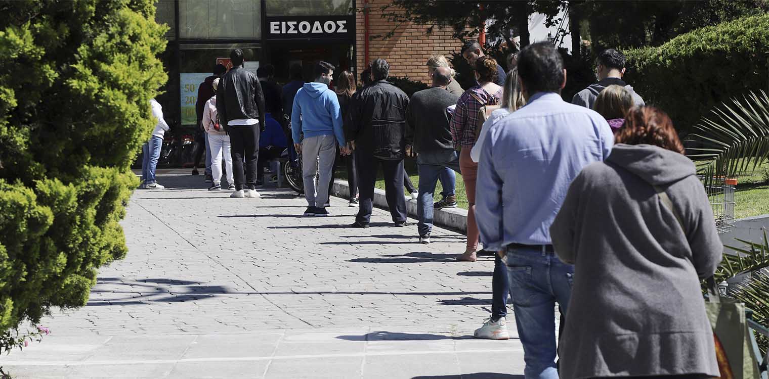 Κορωνοϊός: Αγωνιούν στην κυβέρνηση για την τήρηση των μέτρων