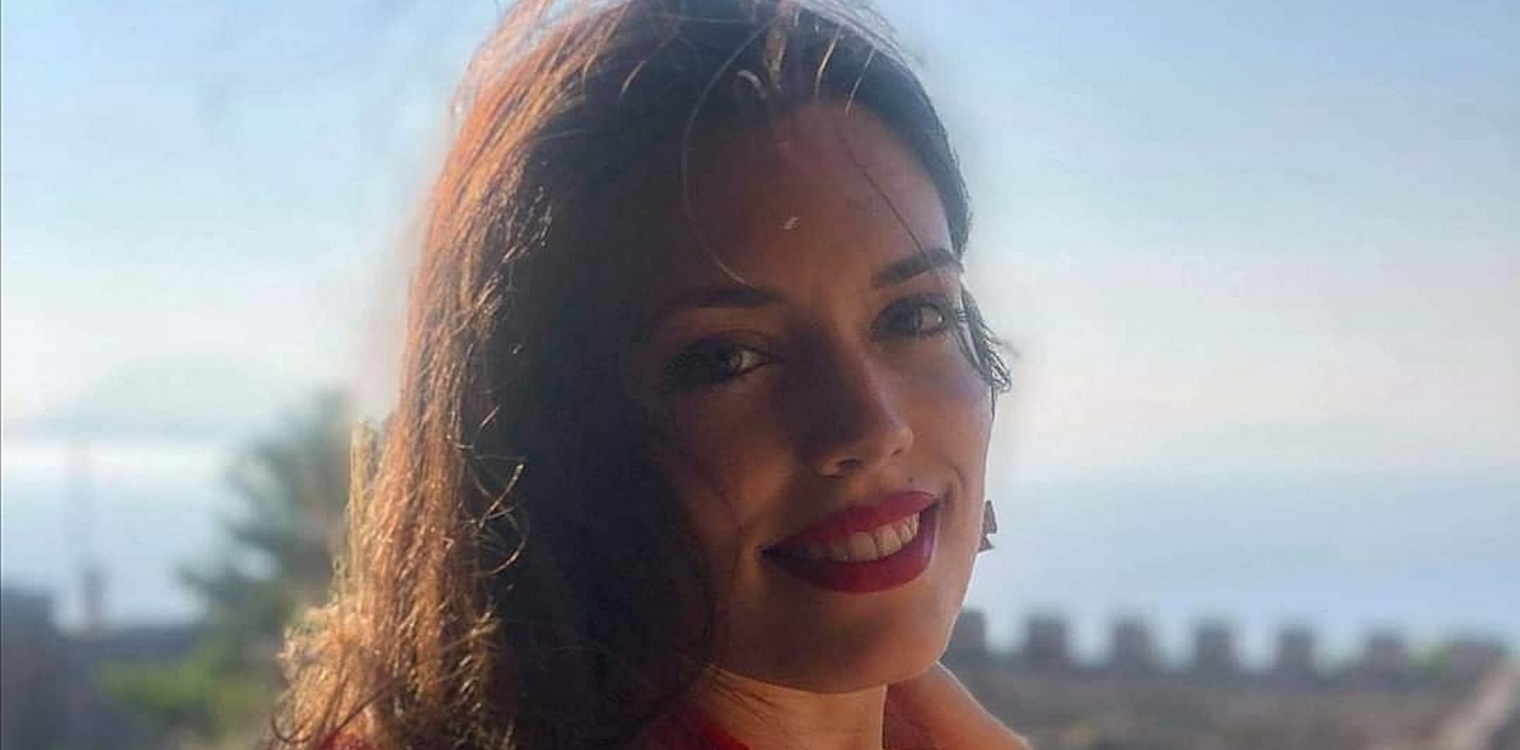 Για την Επανάσταση των Γαρυφάλλων τραγουδά η Ηλεία Άντα Αθανασοπούλου - Μήνυμα αγάπης για τον πορτογαλικό λαό