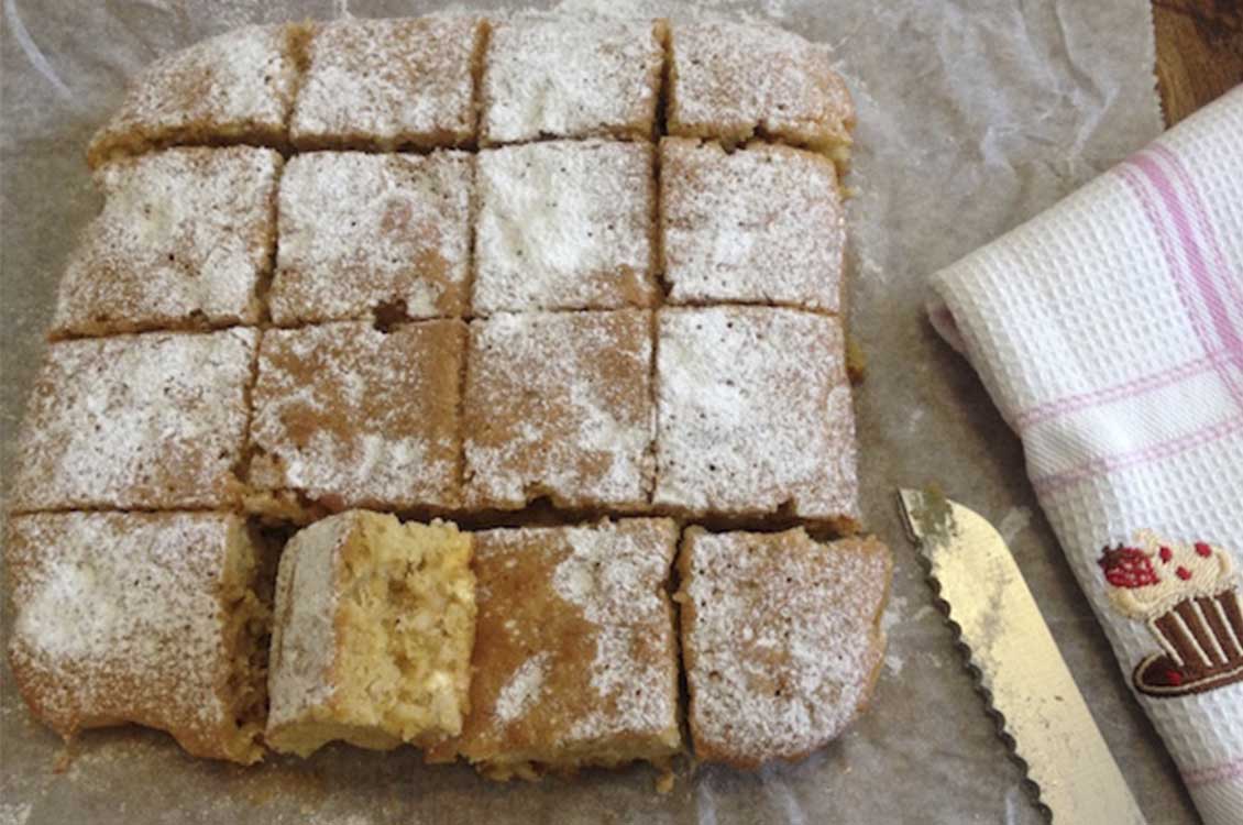 "Ξανθά" με λευκή σοκολάτα και κάσιους (blondies)