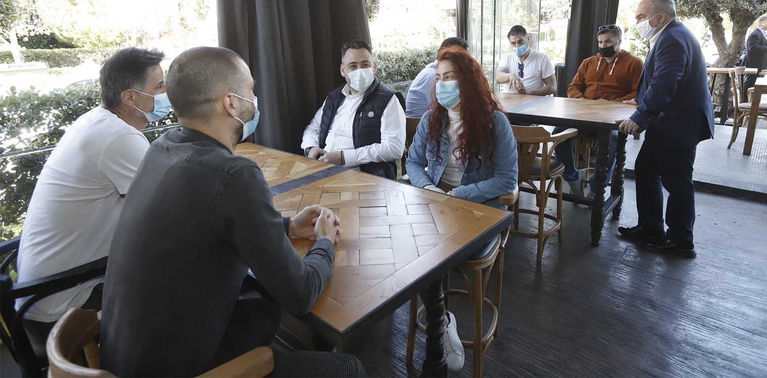 Άρση μέτρων: Ολοκληρώθηκε η μελέτη οργάνωσης των εστιατορίων για την τήρηση των αποστάσεων