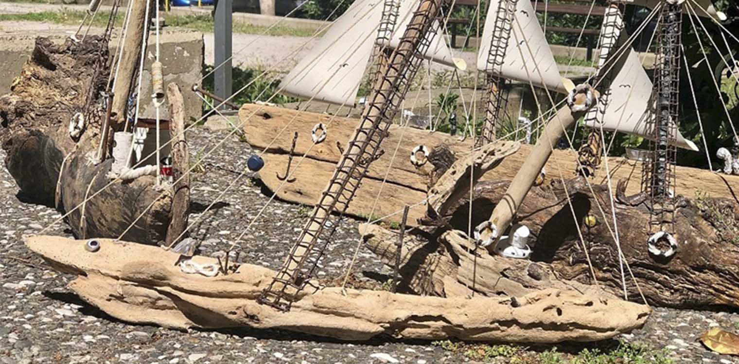 Θεσσαλονίκη: Απόστρατος πιλότος μηχανικός δίνει «πνοή» στα ξύλα που ξεβράζει η θάλασσα