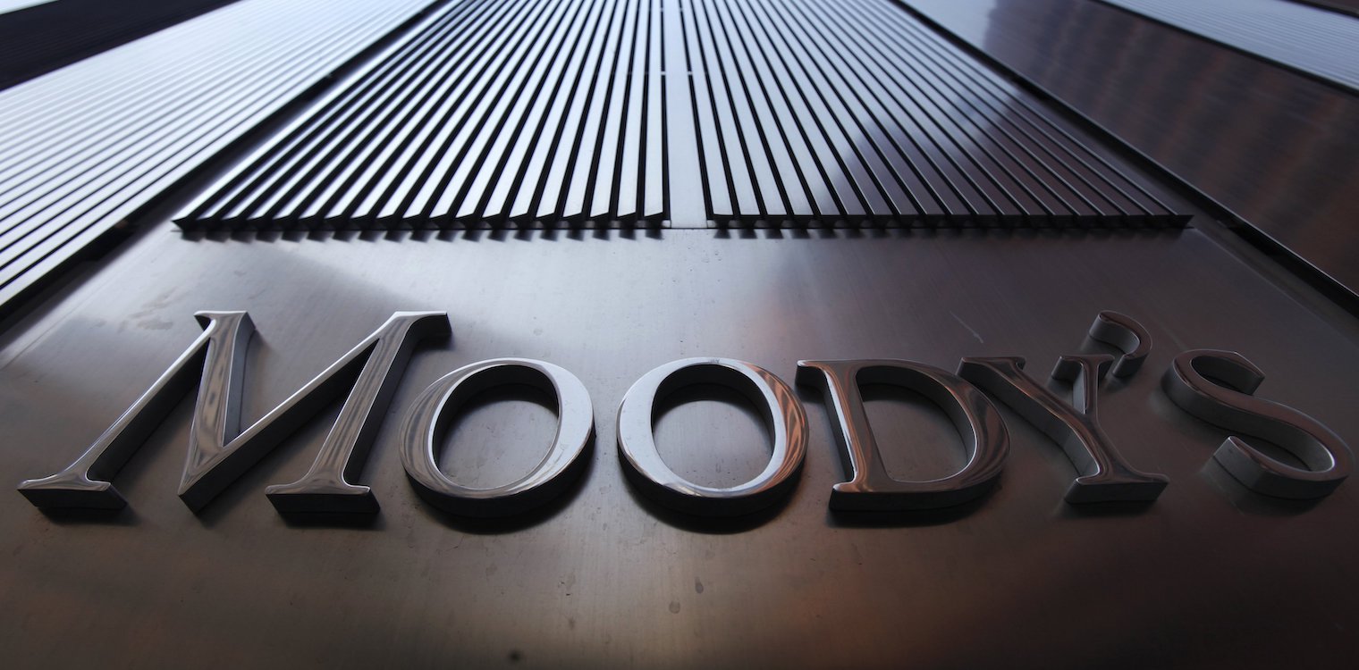 Ο Moody’s αναθεώρησε σε σταθερές από θετικές τις προοπτικές του αξιόχρεου πέντε ελληνικών τραπεζών
