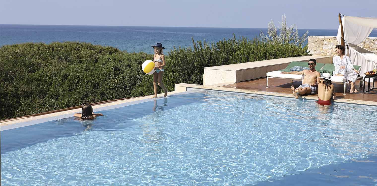 To καλοκαίρι μας περιμένει στην Costa Navarino