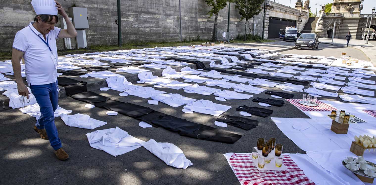 Γαλλία - Covid-19: Τα εστιατόρια έβγαλαν άδεια τραπέζια απευθύνοντας έκκληση για βοήθεια μετά το lockdown