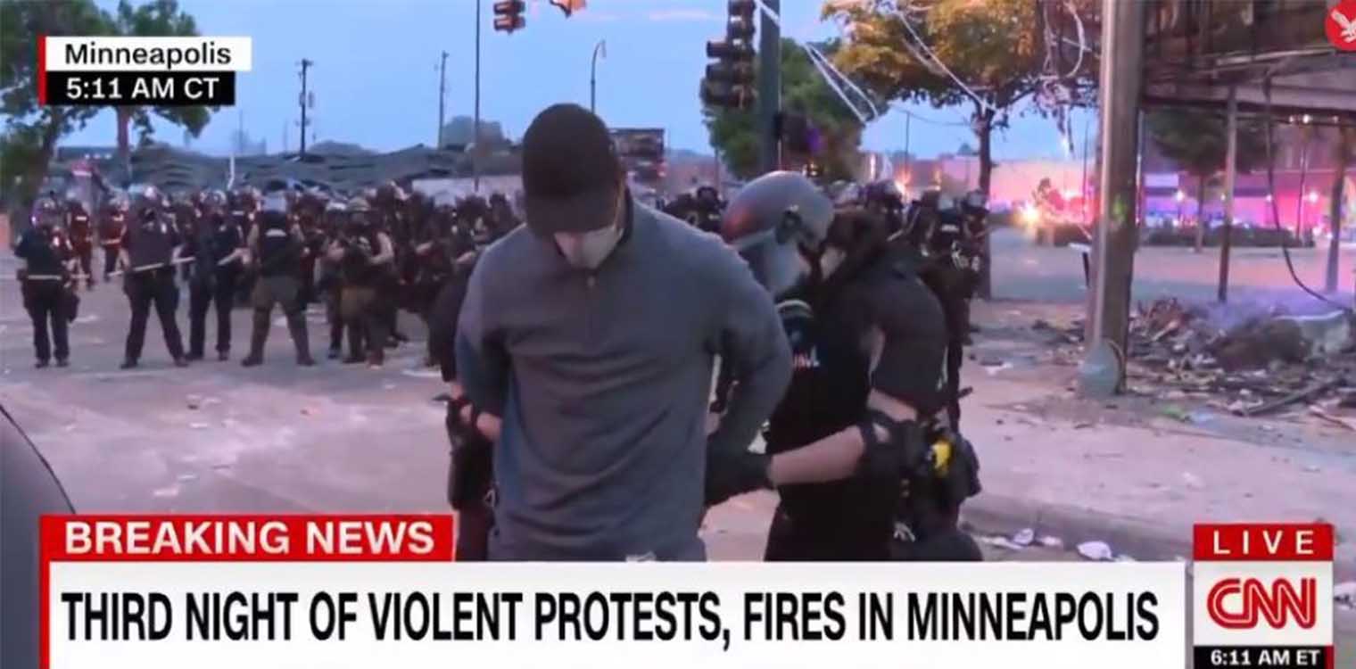 ΗΠΑ: Δημοσιογράφος του CNN που κάλυπτε τις διαδηλώσεις για τον Φλόιντ συνελήφθη «στον αέρα»