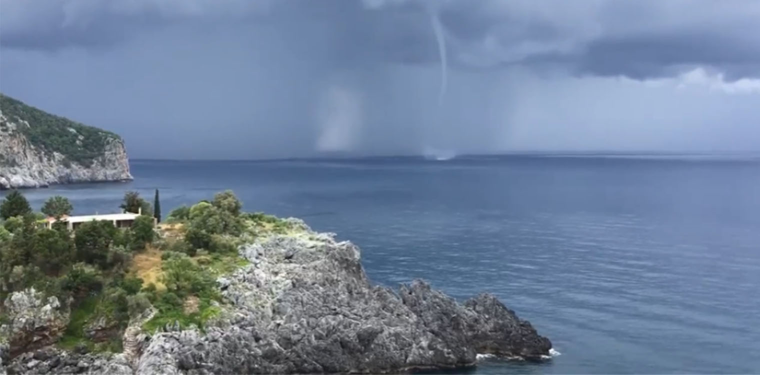 Εντυπωσιακός υδροσίφωνας στην Εύβοια (video)