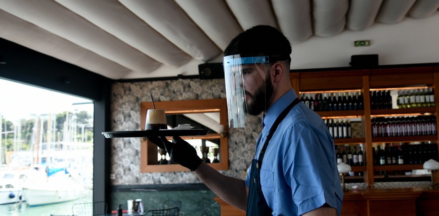 Τι αλλάζει σε µισθούς, ωράρια και εισφορές για 1 εκατ. εργαζόµενους
