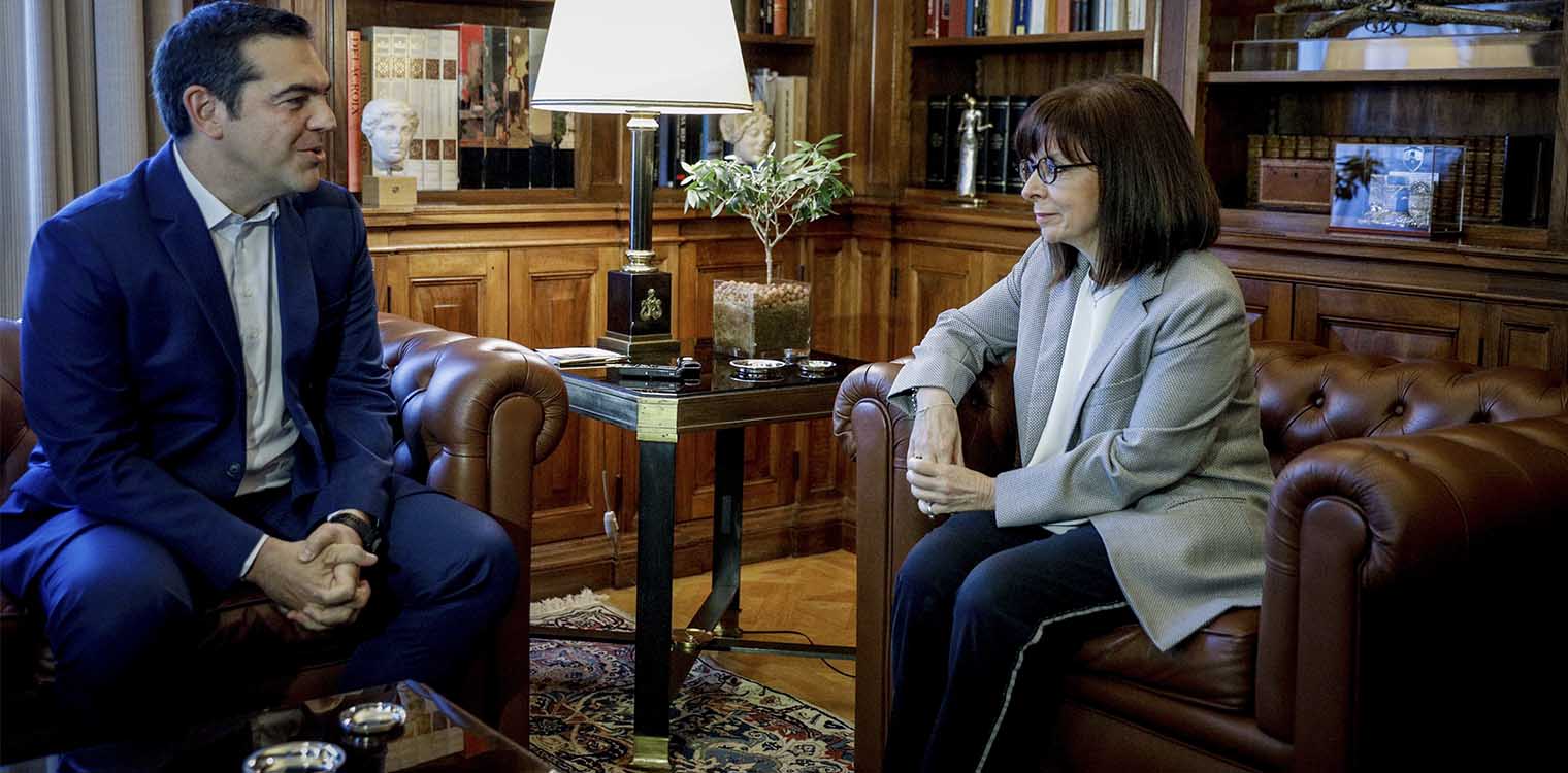 Πρώτη συνάντηση του Αλ. Τσίπρα με την ΠτΔ - «Ανεπαρκή τα κυβερνητικά μέτρα παρά τη βαθιά ύφεση» (video)