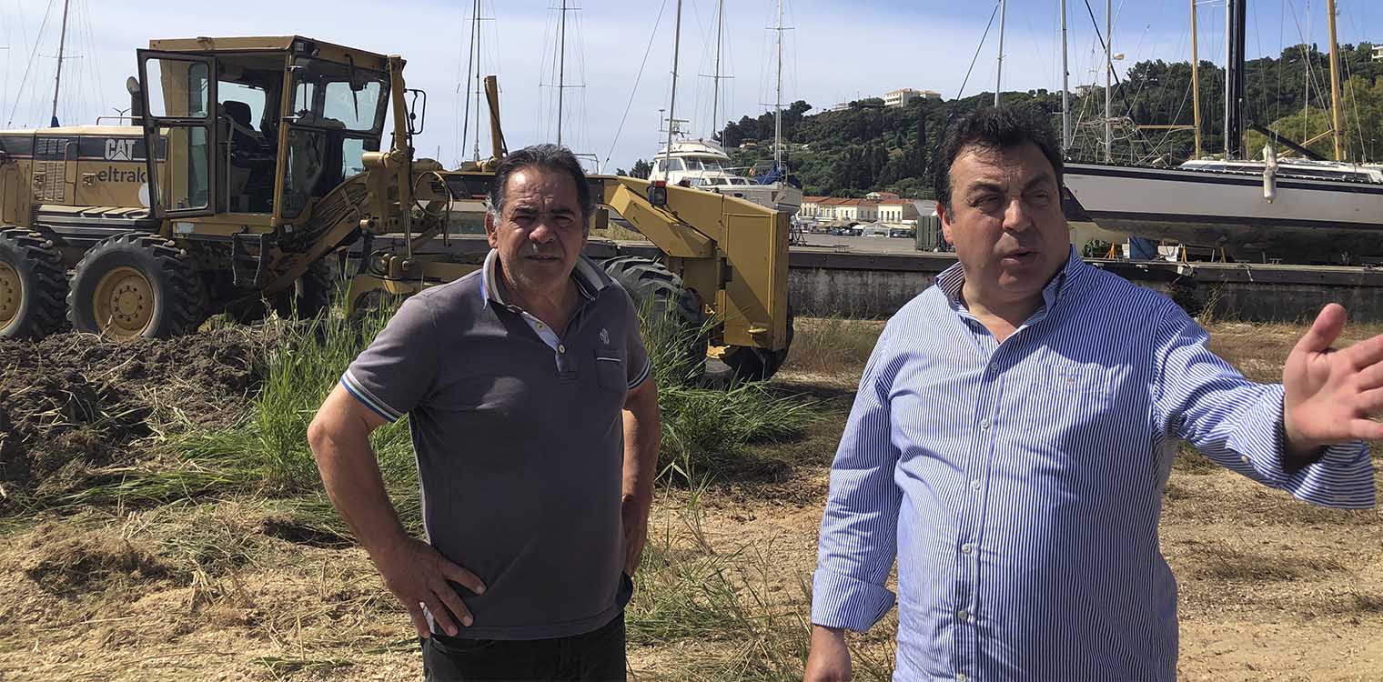 Δήμος Πύργου: Αλλάζει όψη η παραλία - Ξεκίνησε ο καθαρισμός της ακτής στο Κατάκολο