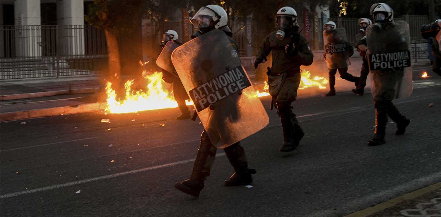 Επεισόδια στην πορεία για τον Floyd: 12 προσαγωγές - Σπασμένες βιτρίνες στο Κολωνάκι
