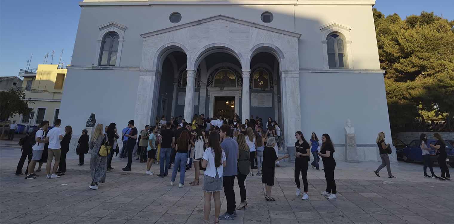 Iερά Παράκληση για τους υποψηφίους των Πανελλαδικών εξετάσεων, στον Μητροπολιτικό Ναό Πύργου