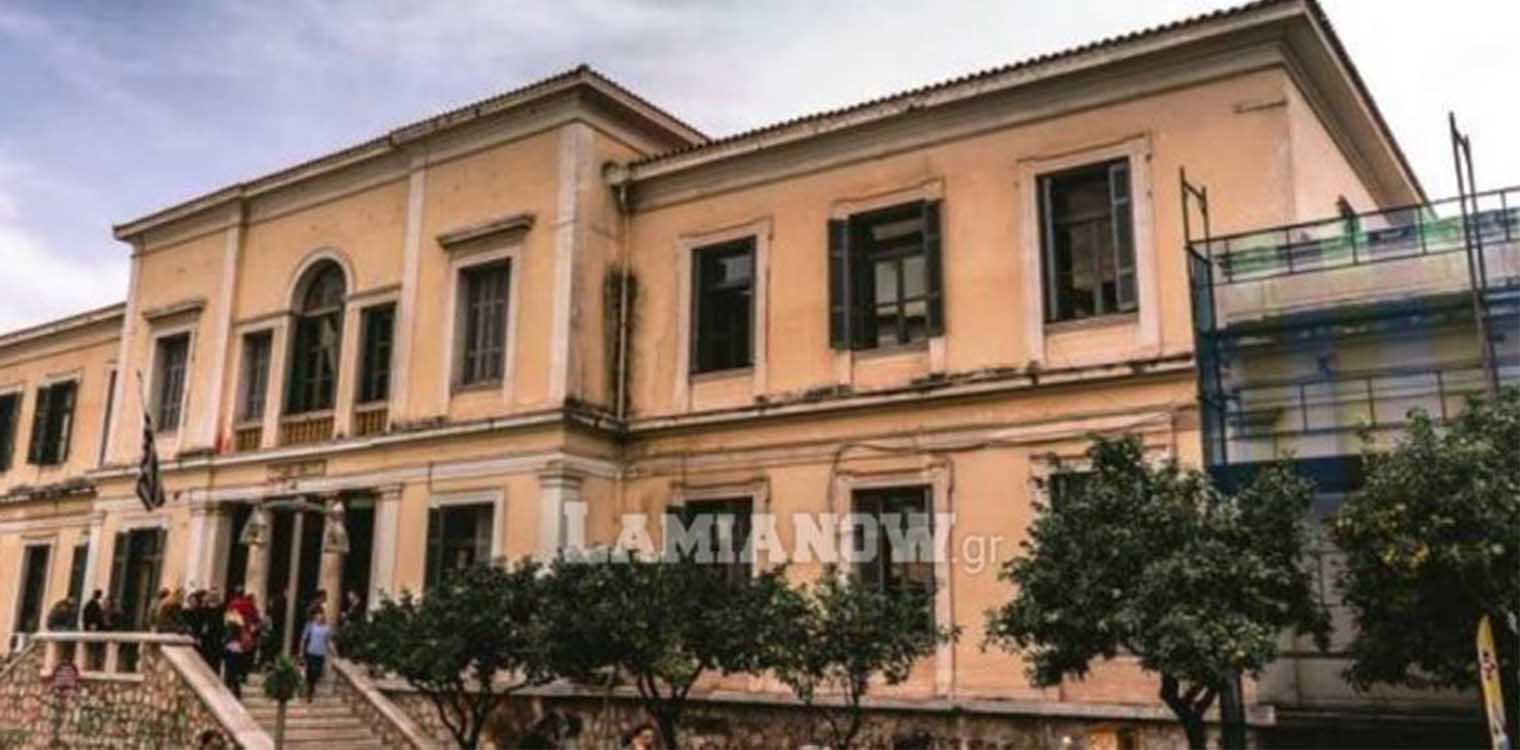 Λαμία: Εισαγγελική έρευνα για το σπάσιμο της καραντίνας - Με τι ποινές κινδυνεύουν