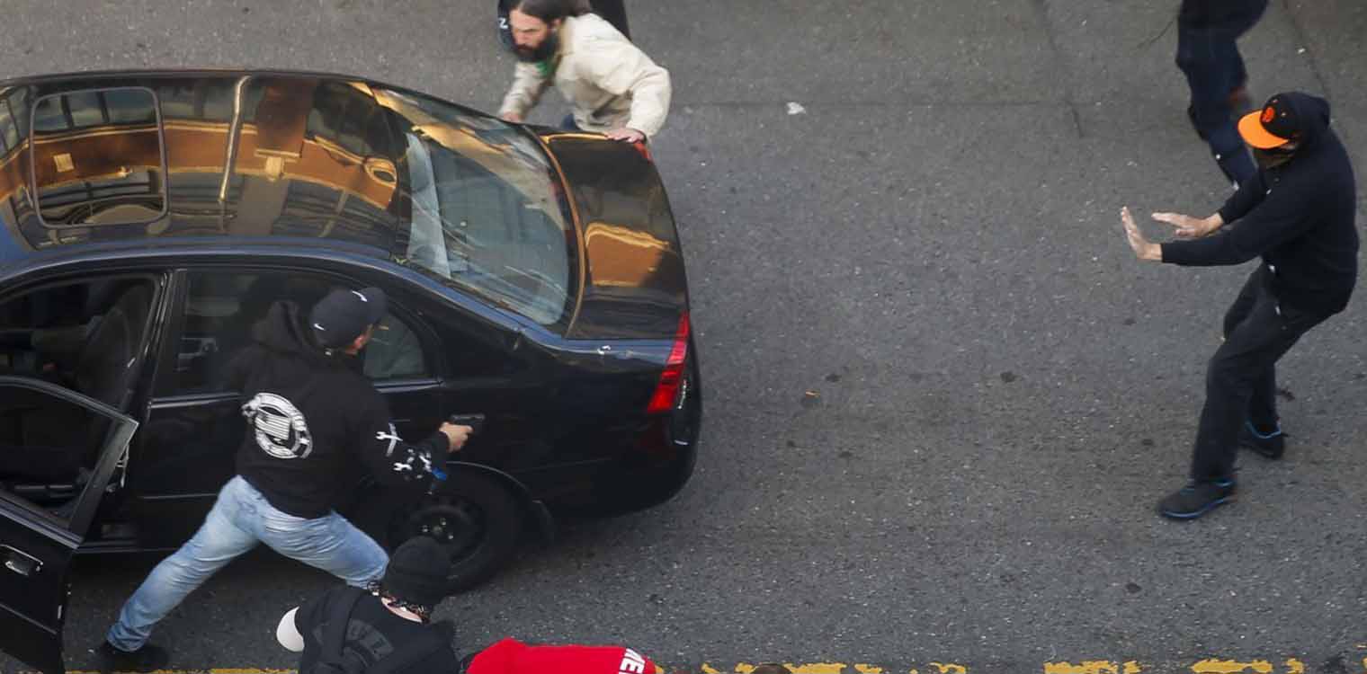 ΗΠΑ: Οδηγός έριξε αυτοκίνητο σε πλήθος διαδηλωτών και πυροβόλησε έναν εξ αυτών