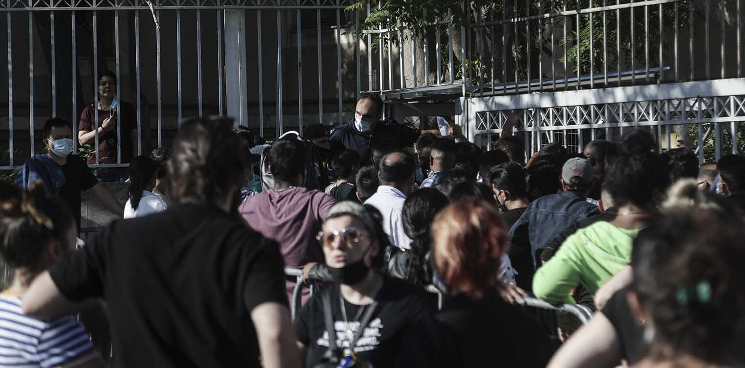 Υπηρεσία Ασύλου: Συνωστισμός από μετανάστες - «Είναι επικίνδυνο, πρέπει να διορθωθεί» λέει ο καθηγητής Γώγος