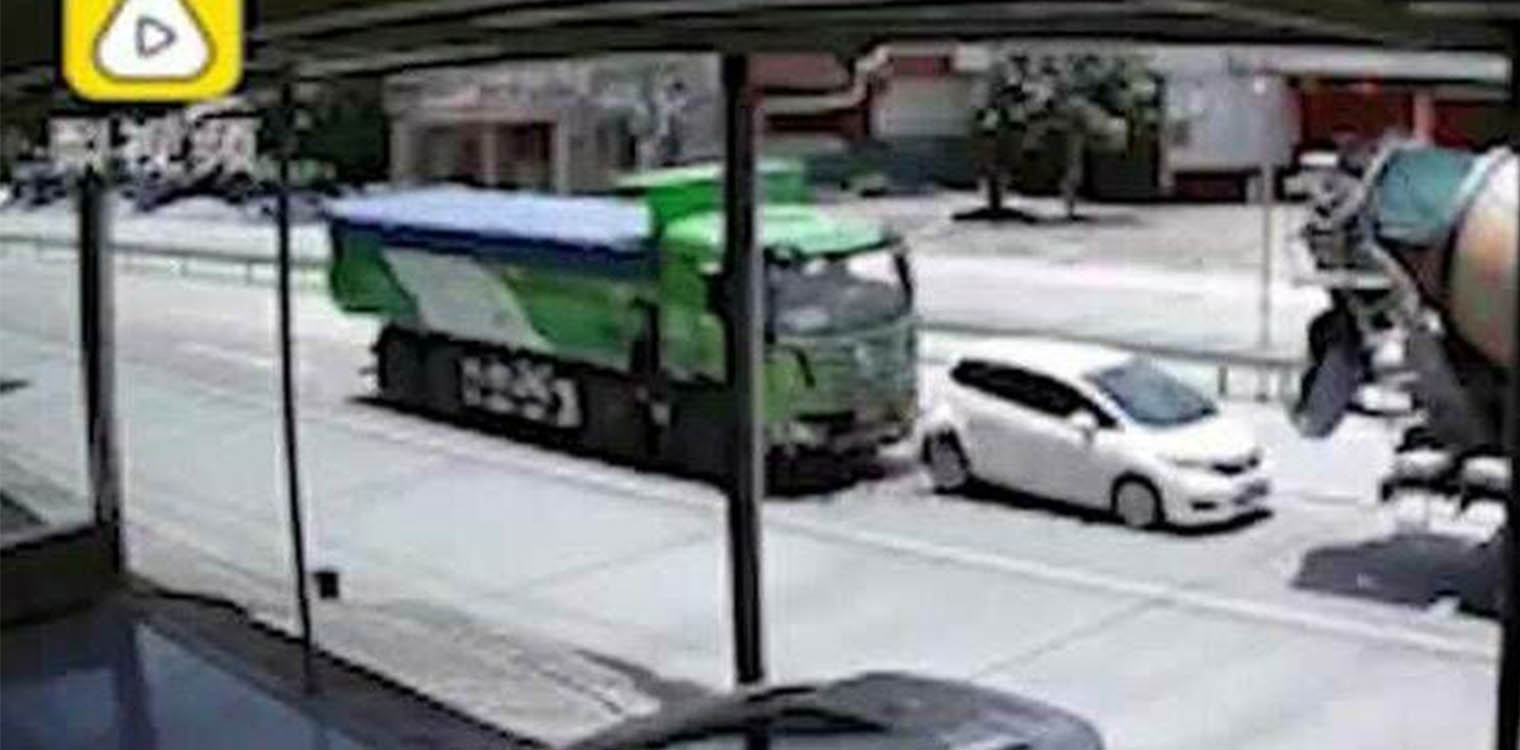 Σοκαριστικές εικόνες με αυτοκίνητο να συνθλίβεται ανάμεσα σε μια μπετονιέρα κι ένα φορτηγό