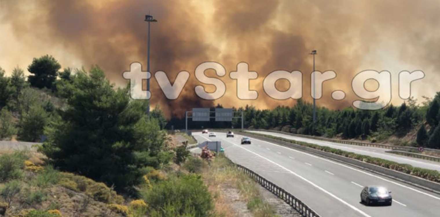 Συναγερμός στη Φθιώτιδα: Πυρκαγιά στο Μαρτίνο - Οι φλόγες πέρασαν την εθνική οδό (upd)