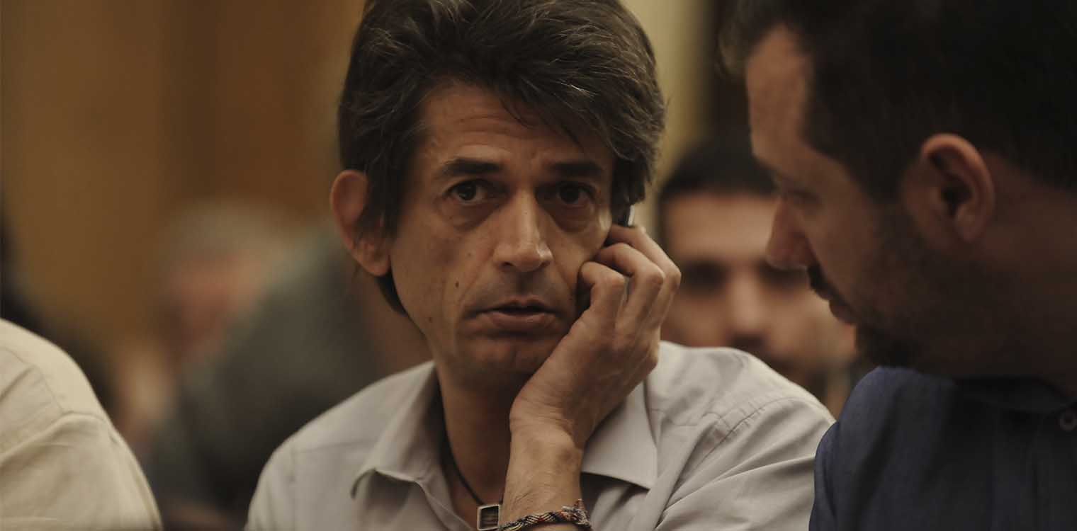 «Άδειασμα» ΣΥΡΙΖΑ σε Καρανίκα: «Δεν μας αφορά η προσωπική του ζωή»