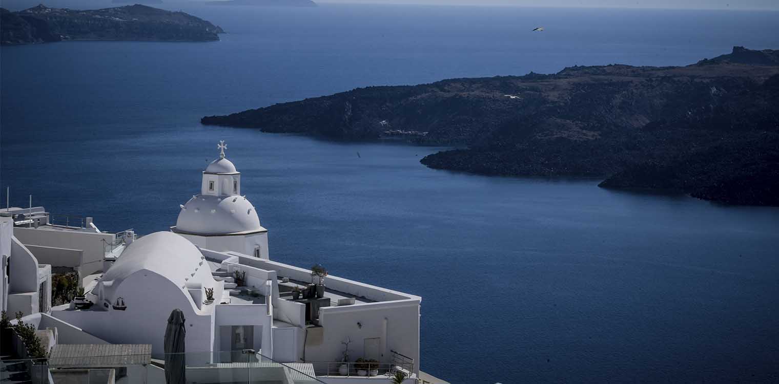 Στον «αέρα» ο τουρισμός: Ξενοδόχοι και γιατροί γυρνούν την πλάτη στα υγειονομικά πρωτόκολλα