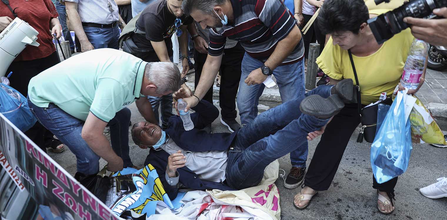 ΠΟΕΔΗΝ: Ενταση στο υπουργείο Οικονομικών - Τραυματίστηκε ο Γιαννάκος