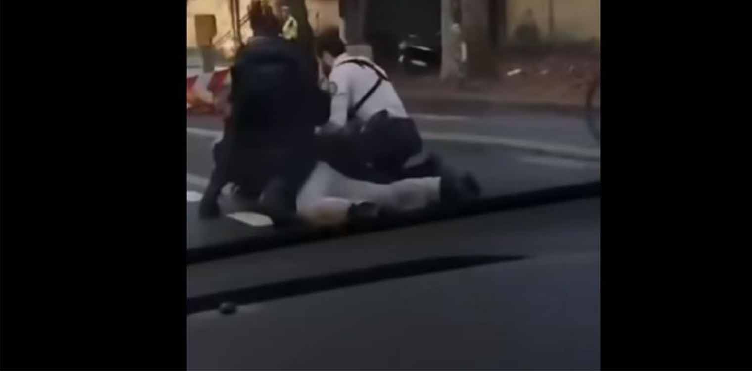 Σάλος στη Γαλλία για το «δεν μπορώ να ανασάνω» ντελιβερά που πέθανε μετά τη σύλληψή του (βίντεο)