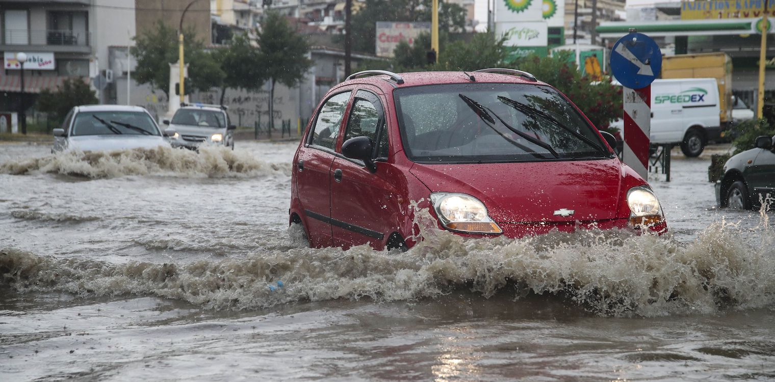 Καιρός: Πού «χτυπούν καταιγίδες τώρα