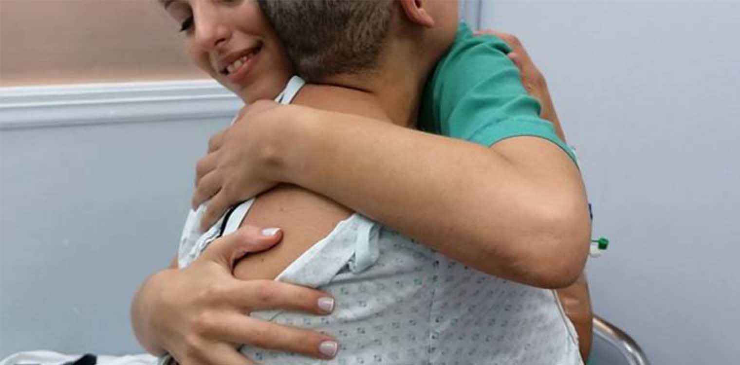 Πάτρα: Διαγνώστηκε με καρκίνο στην τέταρτη προσπάθεια να κάνει παιδί... Μια συγκλονιστική ιστορία και μια μαία "βράχος" δίπλα της - ΦΩΤΟ