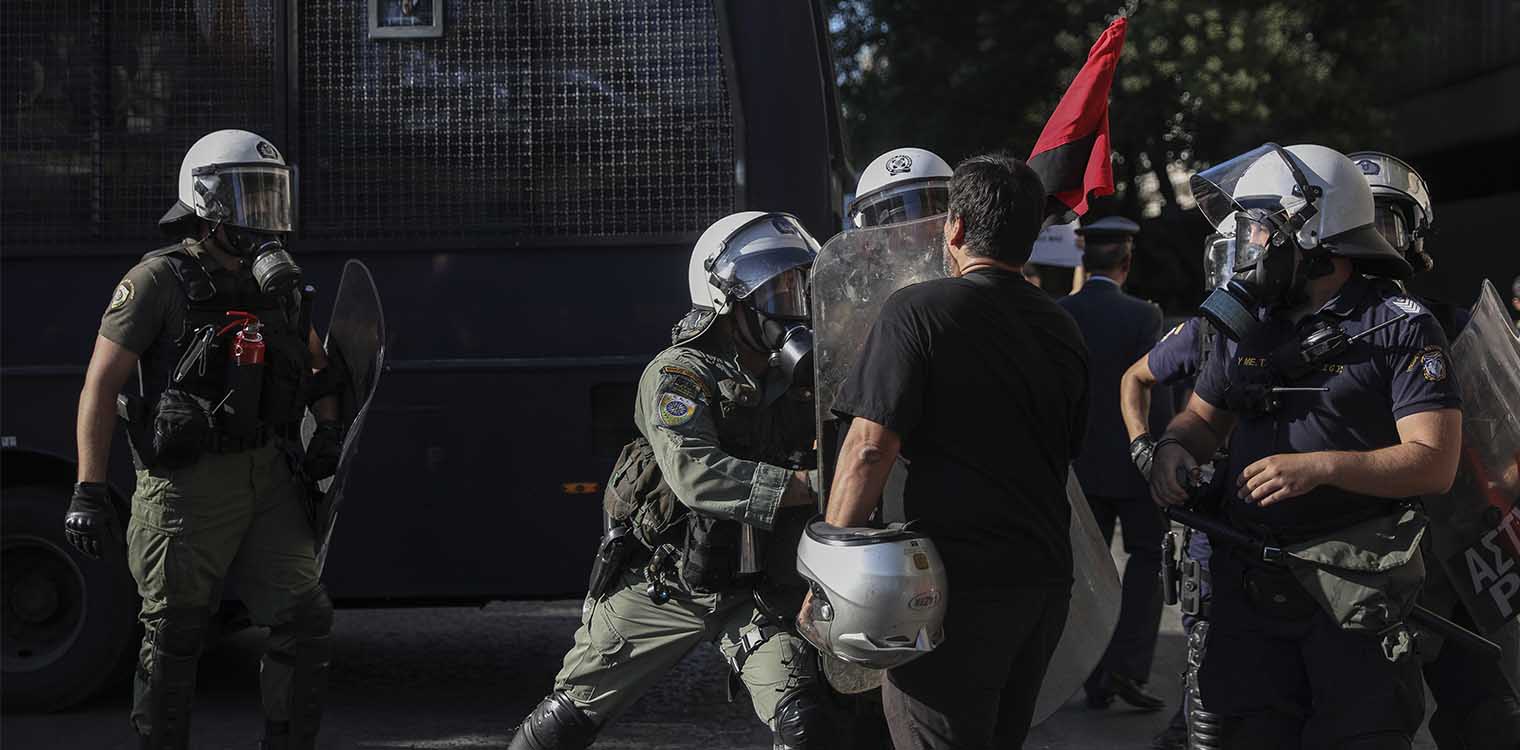 Επεισόδια έξω από την ΑΣΟΕΕ στην Πατησίων