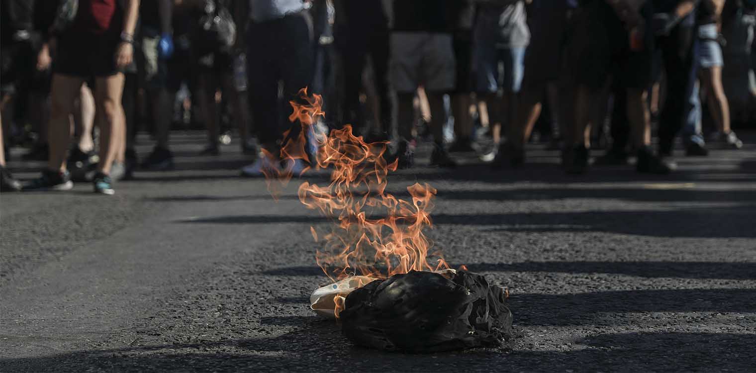 Σε εξέλιξη δύο συγκεντρώσεις στην πλατεία Βικτωρίας