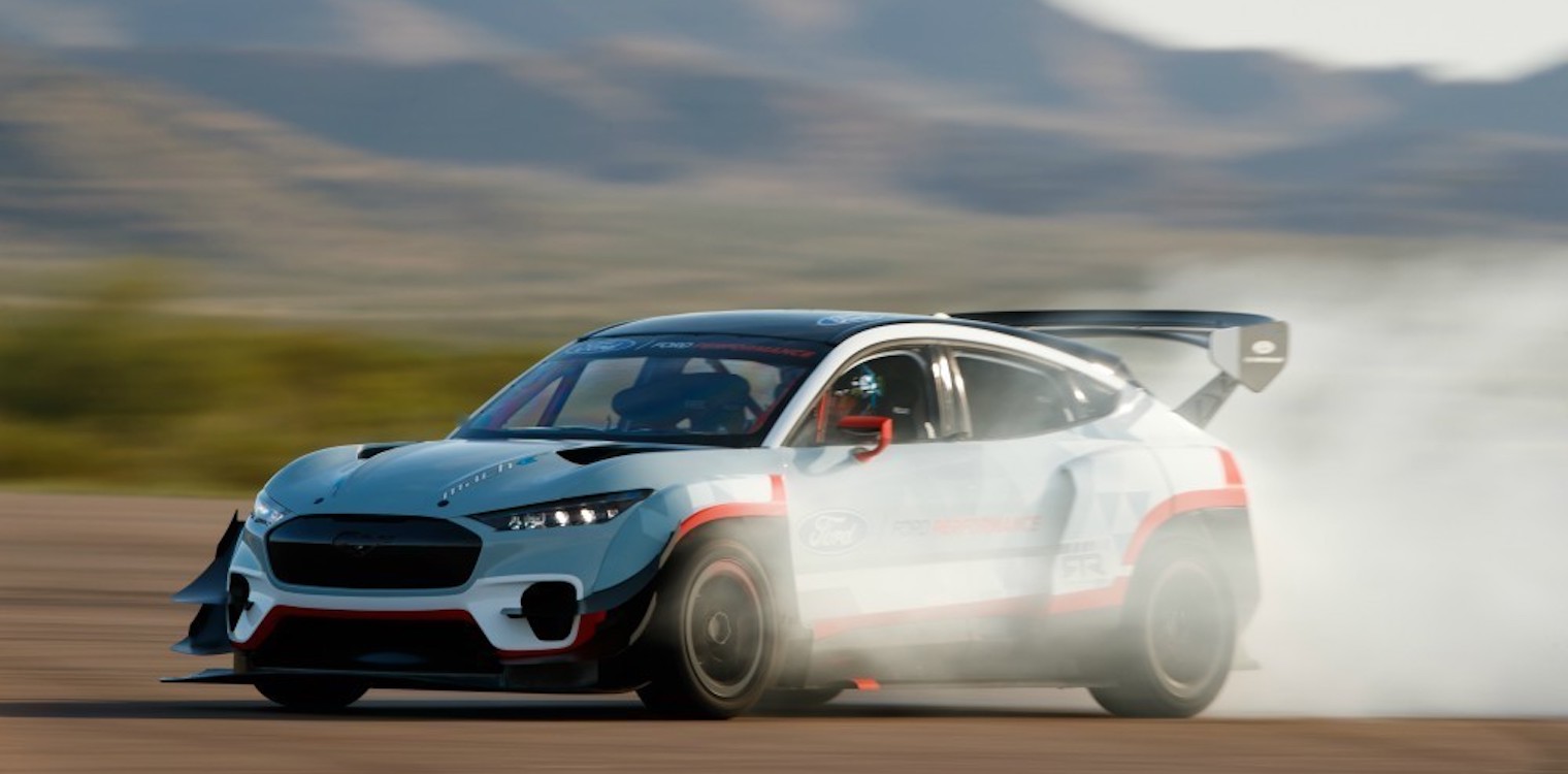 Ηλεκτρική Ford Mustang καίει λάστιχα με 1.400 ίππους! (+video)
