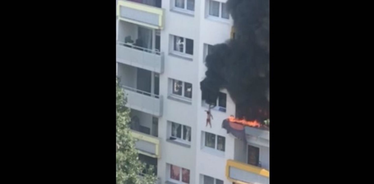 Συγκλονιστικό βίντεο: Αδερφάκια πηδούν από ύψος 10 μέτρων για να σωθούν από φλεγόμενο διαμέρισμα