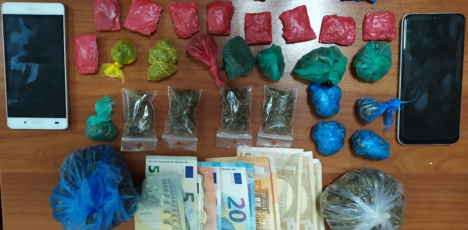 Ν. Μανωλάδα: Δύο συλλήψεις για κατοχή και διακίνηση ναρκωτικών