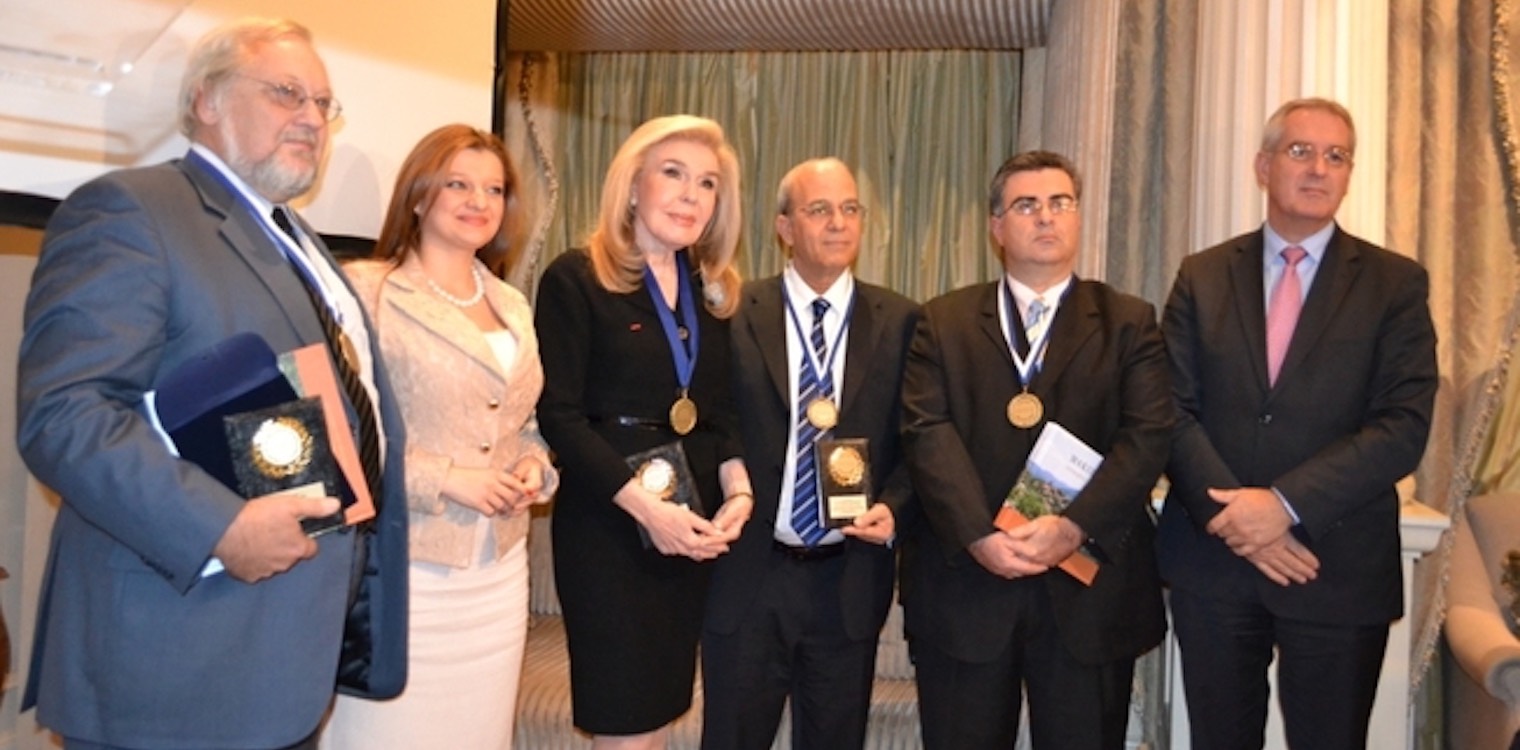 Συγχαρητήρια Αυγερινοπούλου σε Βαρδινογιάννη για την απονομή του βραβείου Νέλσον Μαντέλα