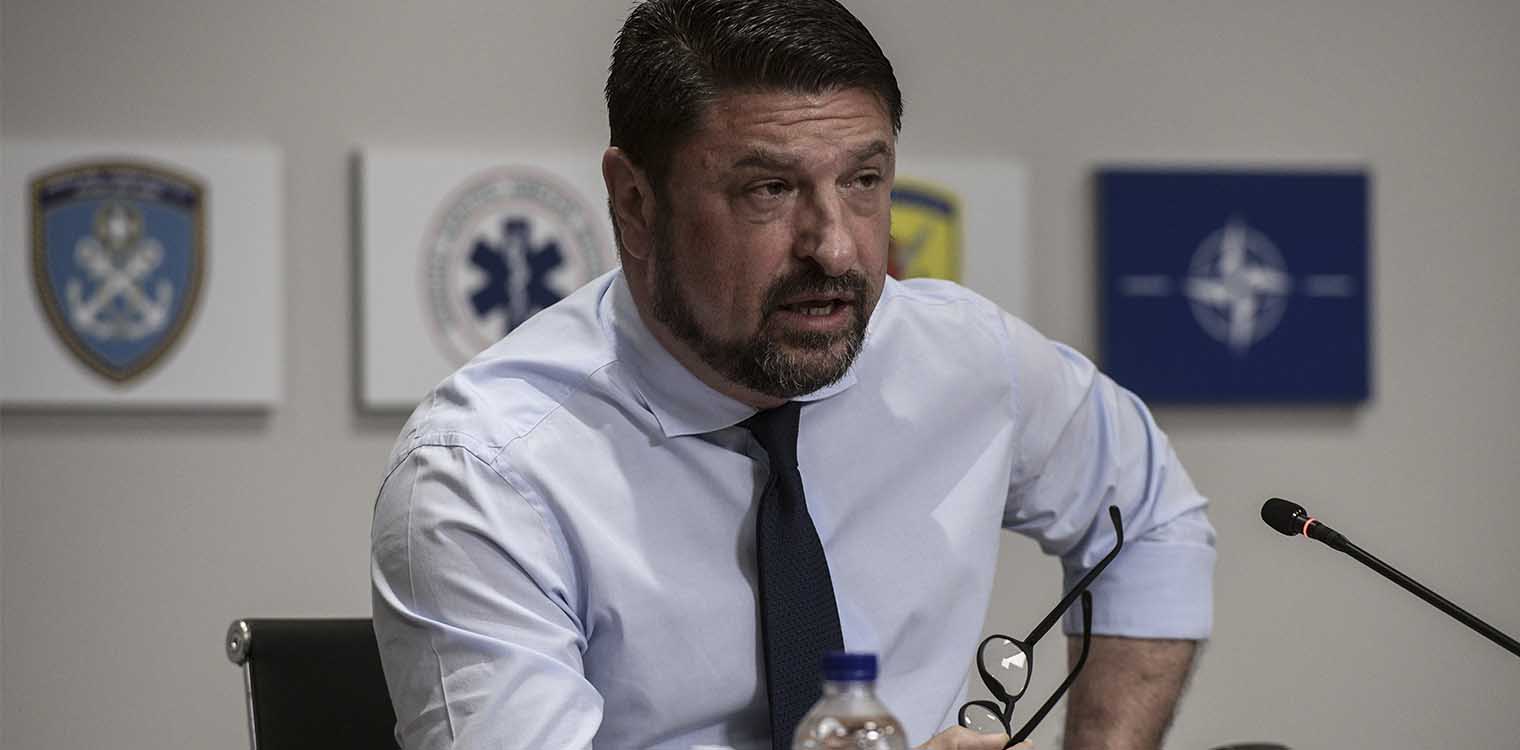 «Φρένο» Χαρδαλιά στην επιστροφή φιλάθλων στα γήπεδα