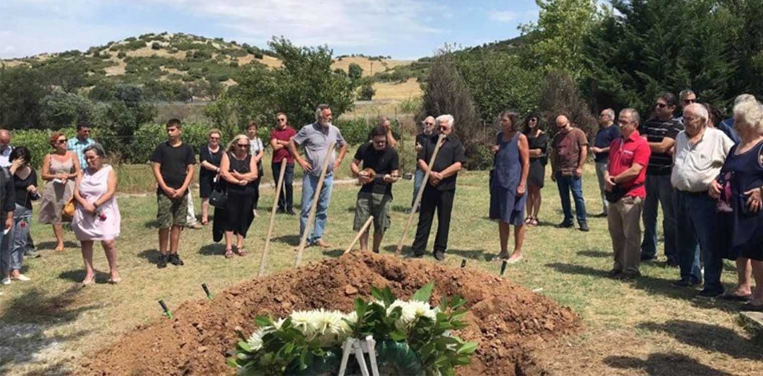 Αγάθωνας: Με μπαγλαμαδάκι το τελευταίο "αντίο" στον σπουδαίο ρεμπέτη (photos-video)