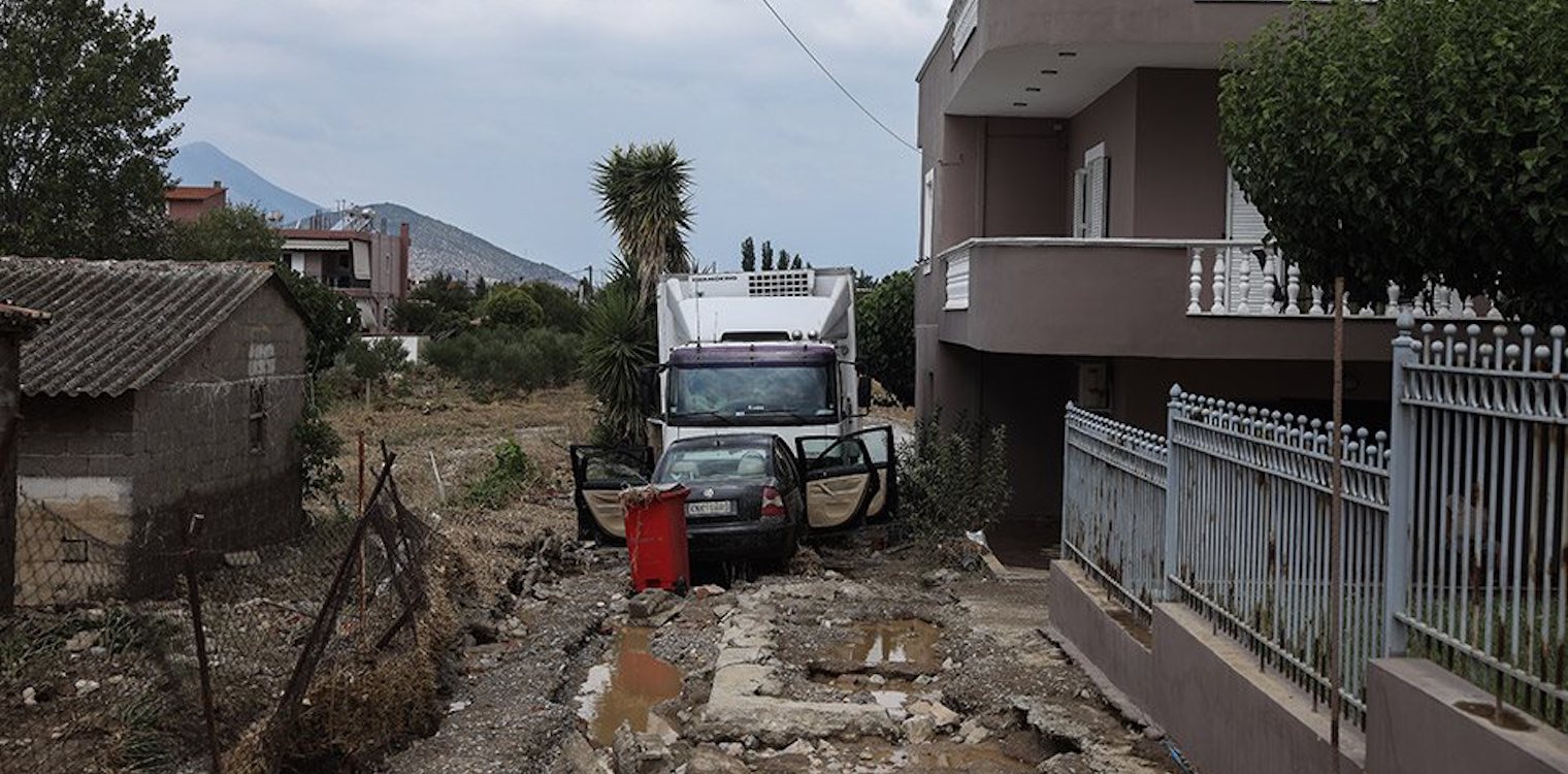 Εύβοια - Κακοκαιρία: Μέσα στις λάσπες βρήκαν οι γονείς του το 8 μηνών βρέφος