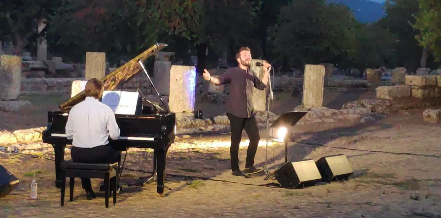 Ρεσιτάλ με έργα του Μίκη Θεοδωράκη στο αρχαίο Γυμνάσιο της Ολυμπίας